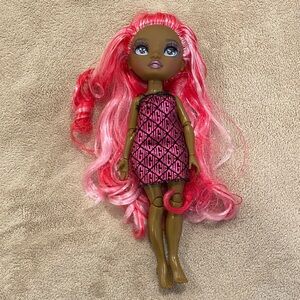 Rainbow High Series 3 Daria Roselyn Fashion Doll.
